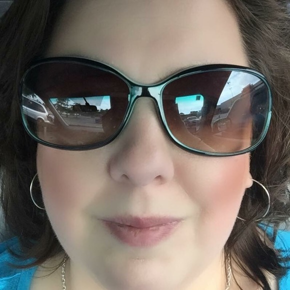 Meet your Posher, Ashley - Picture 1 of 1